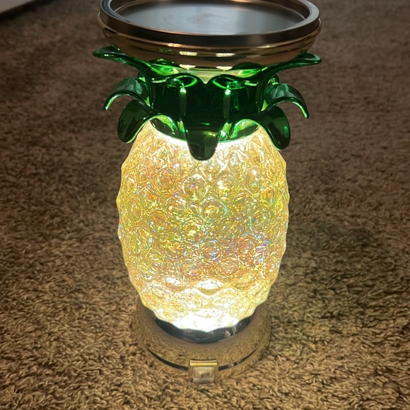 Bath & Body Works pineapple light up candle holder - Picture 2 of 5